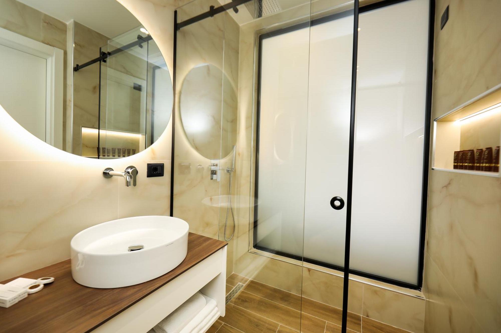 Hotel Adore Vlora Kültér fotó